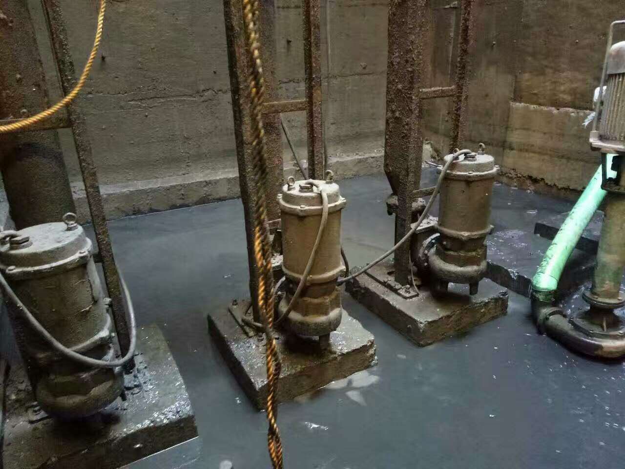 天河污水池清理