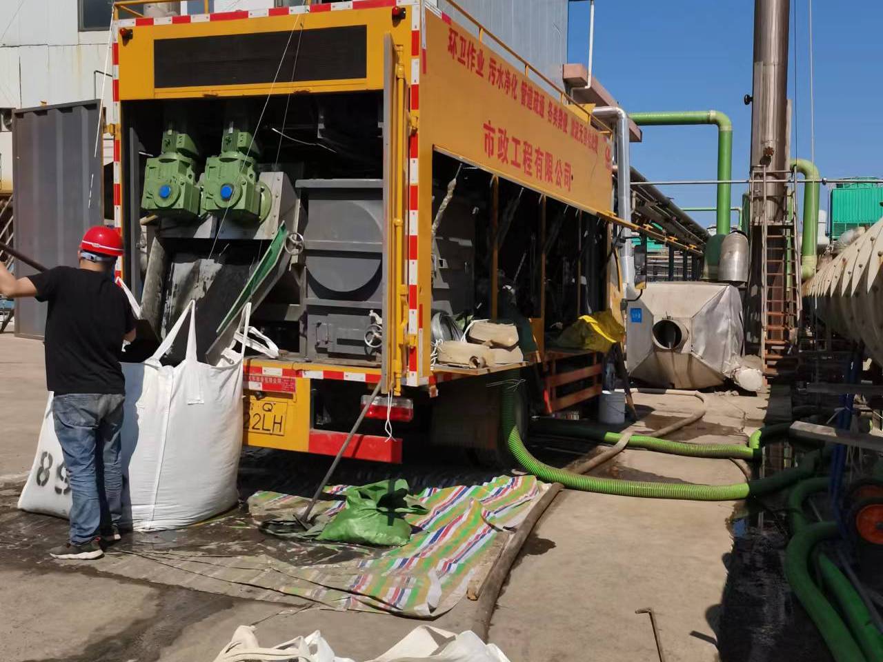 天河淤泥压干处理